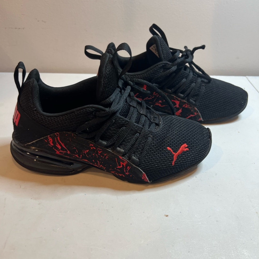 Puma Axelion City Escape Youth Boys 5C  Black Red Athletic Sneakers Trainers